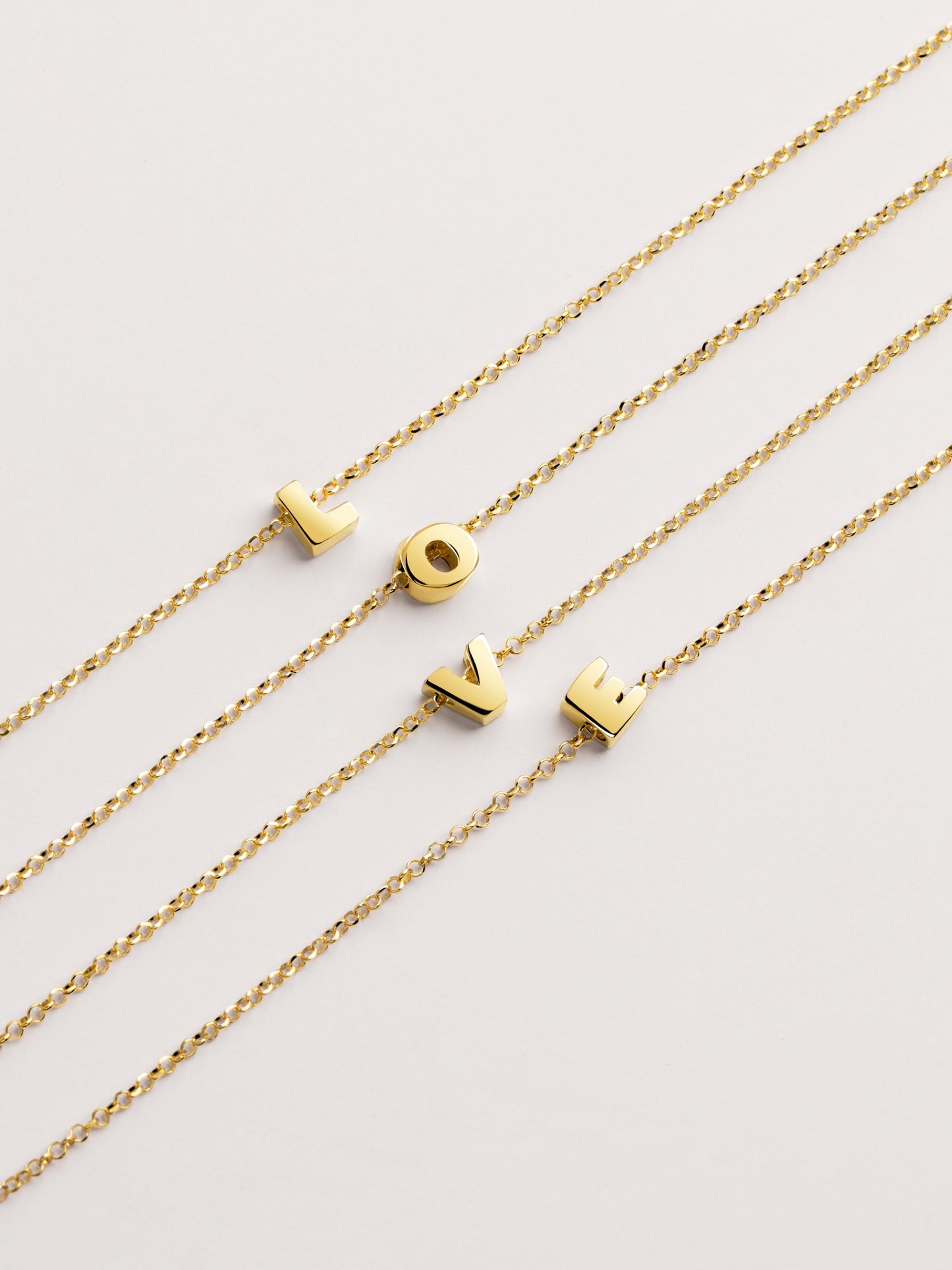 Goldkette mit personalisiertem Initial