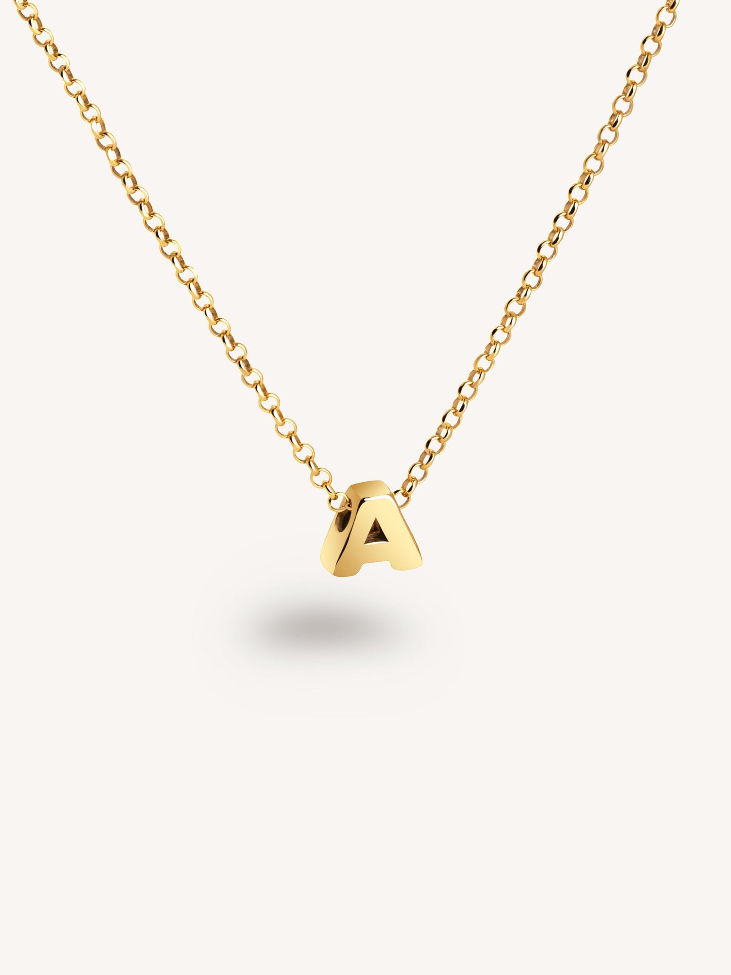 Goldkette mit personalisiertem Initial